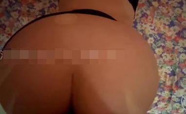 海角社区.丈母娘看见姨夫大屌后想要勾引姨夫我把丈母娘拉进卧室一顿狂操