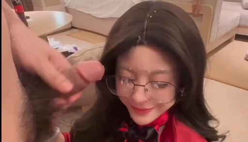 货真价实的大胸啊.这起码有E乳吧